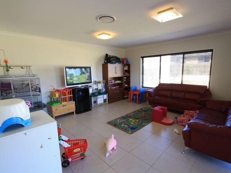3 Innaminka Pl, Parkinson QLD 4115