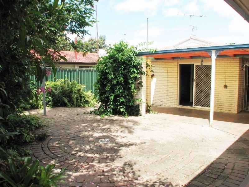 1 Fleetwood St, Macgregor QLD 4109