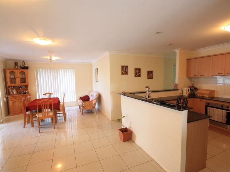 11 Karajini Cr, Parkinson QLD 4115