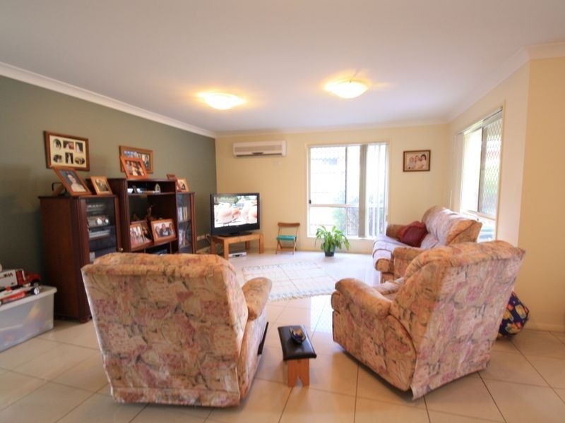 11 Karajini Cr, Parkinson QLD 4115