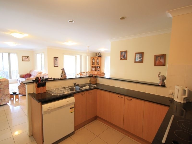 11 Karajini Cr, Parkinson QLD 4115