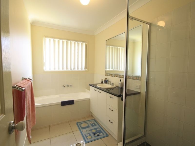 11 Karajini Cr, Parkinson QLD 4115