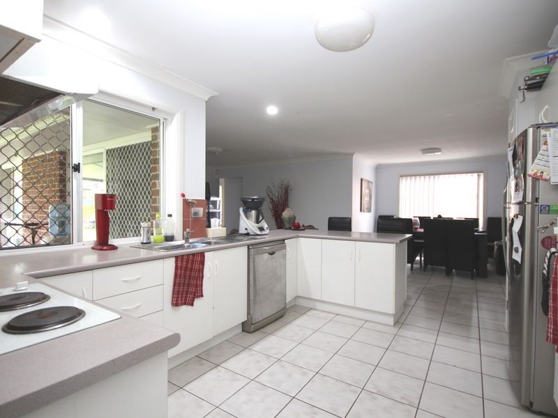 28 Orangetip Crescent, Calamvale QLD 4116