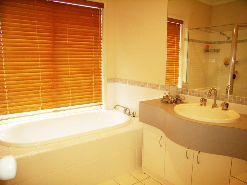 6 The Heights, Underwood QLD 4119