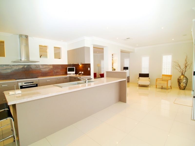 5 Trevi Cl, Eight Mile Plains QLD 4113