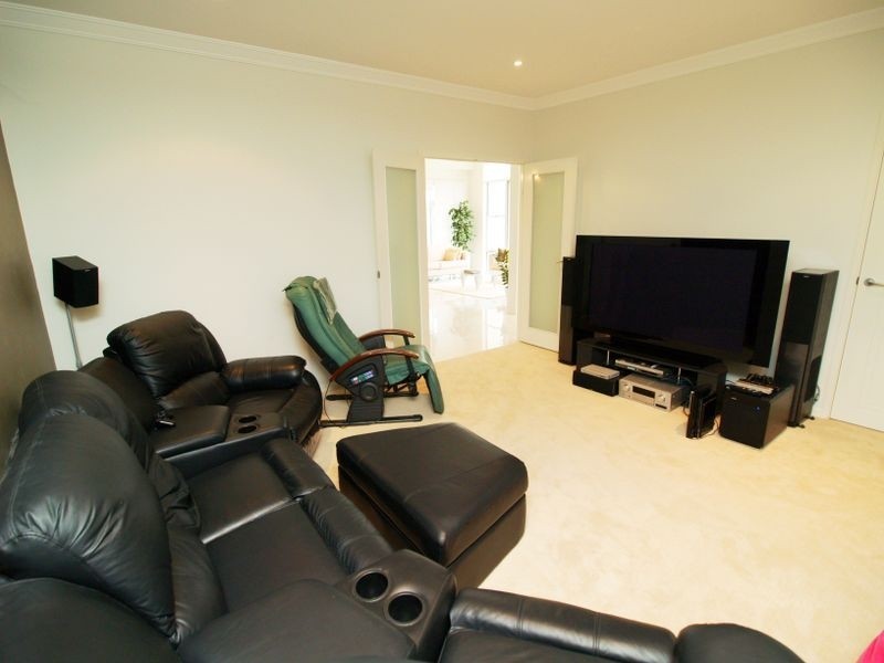 5 Trevi Cl, Eight Mile Plains QLD 4113