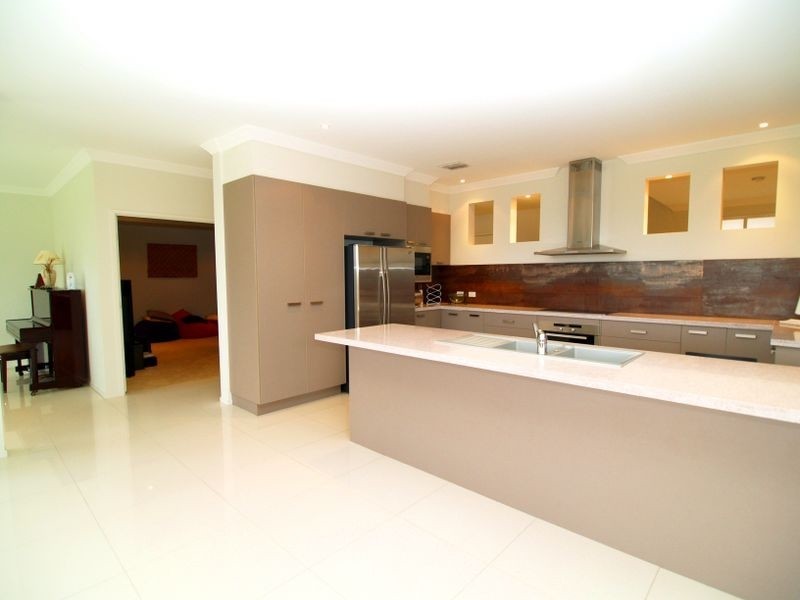 5 Trevi Cl, Eight Mile Plains QLD 4113