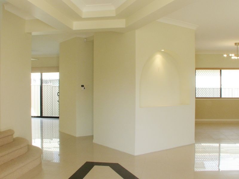 29 Ellendale Cct, Eight Mile Plains QLD 4113