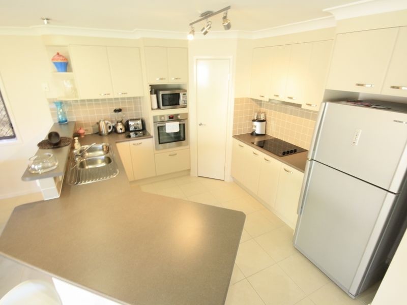 64 Larapinta Cct, Parkinson QLD 4115