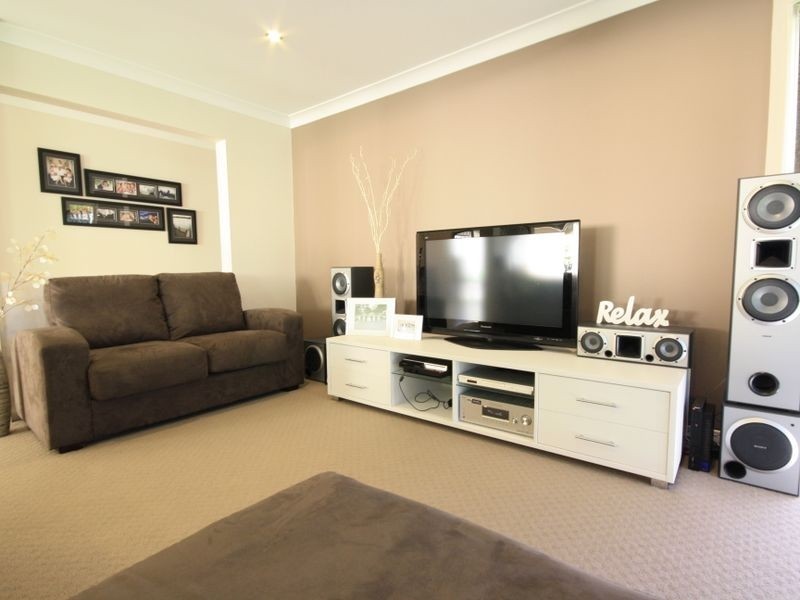 64 Larapinta Cct, Parkinson QLD 4115