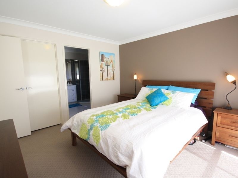 64 Larapinta Cct, Parkinson QLD 4115