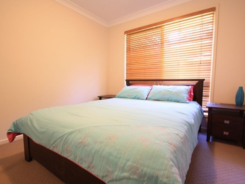 64 Larapinta Cct, Parkinson QLD 4115