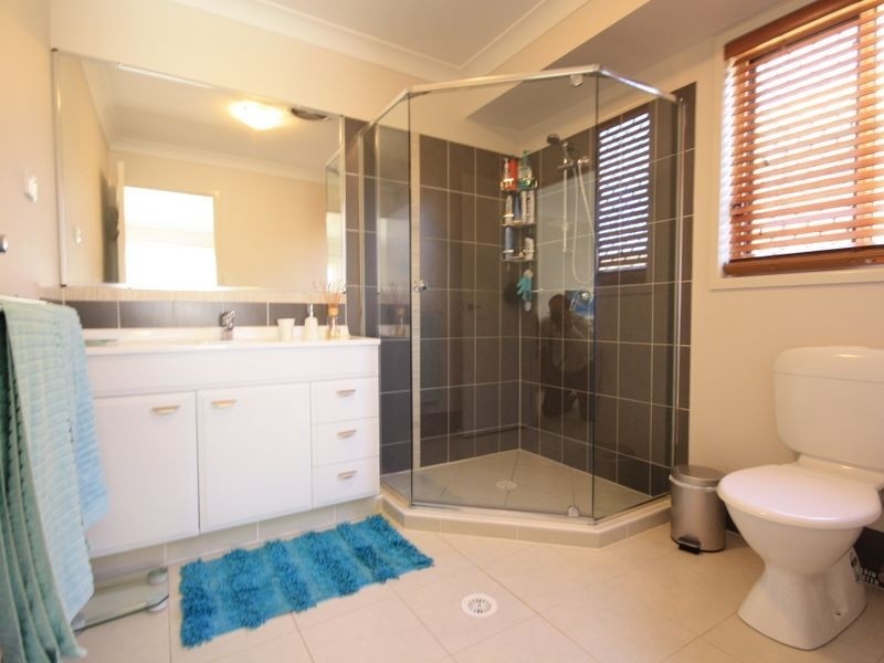 64 Larapinta Cct, Parkinson QLD 4115