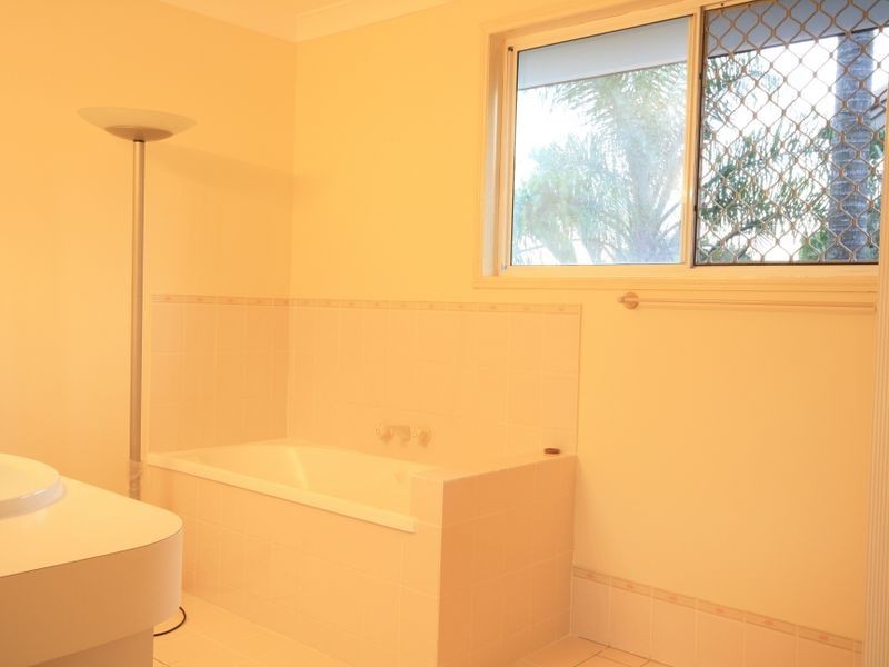 10 Maywood Crescent, Calamvale QLD 4116