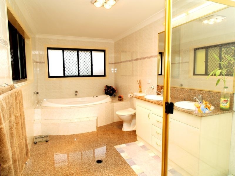 26 Curzon St, Sunnybank Hills QLD 4109