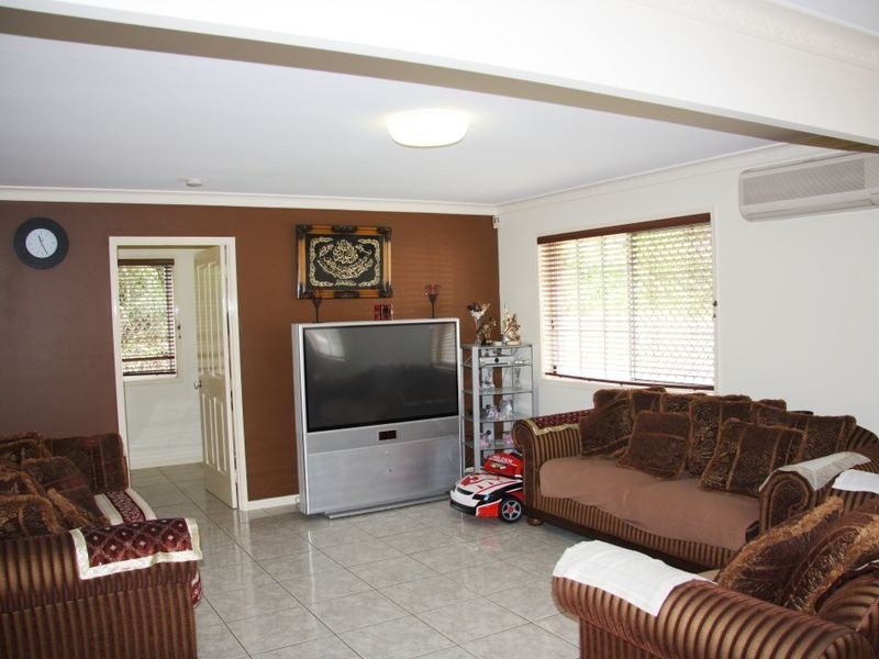 9 Cleveland Pl, Stretton QLD 4116