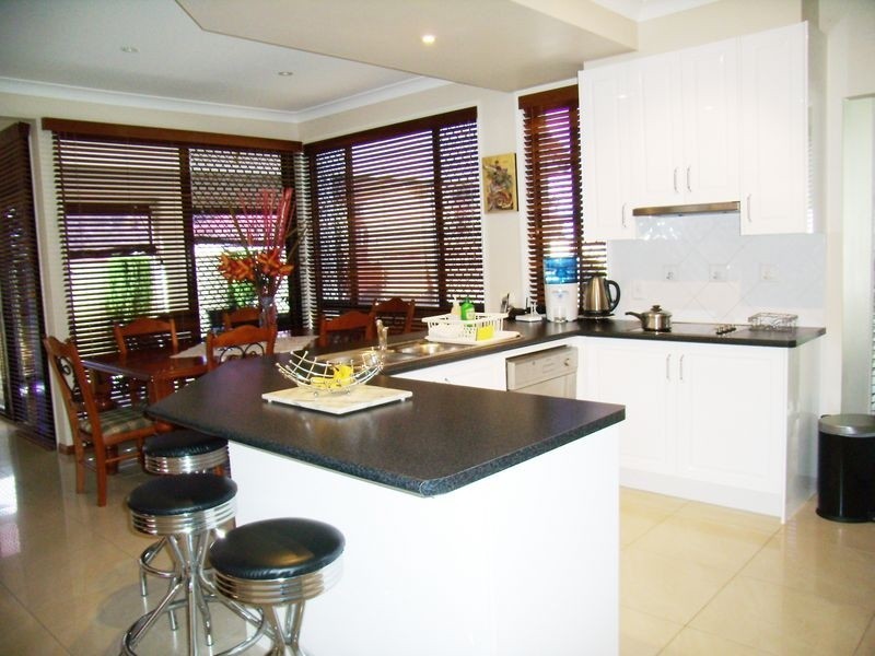 10 Regent St, Eight Mile Plains QLD 4113