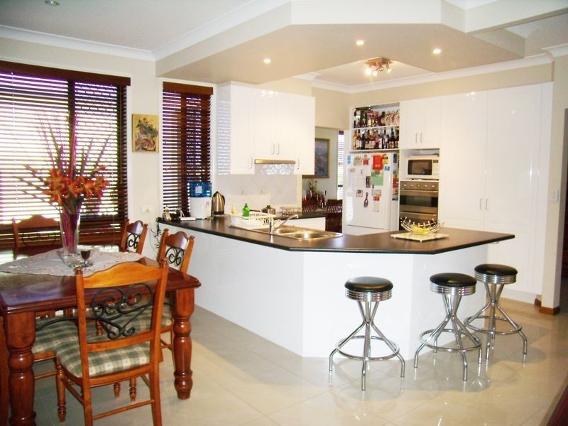 10 Regent St, Eight Mile Plains QLD 4113