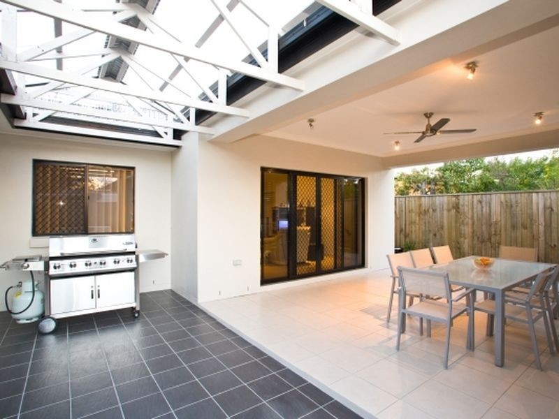 80 Warrigal Rd, Runcorn QLD 4113