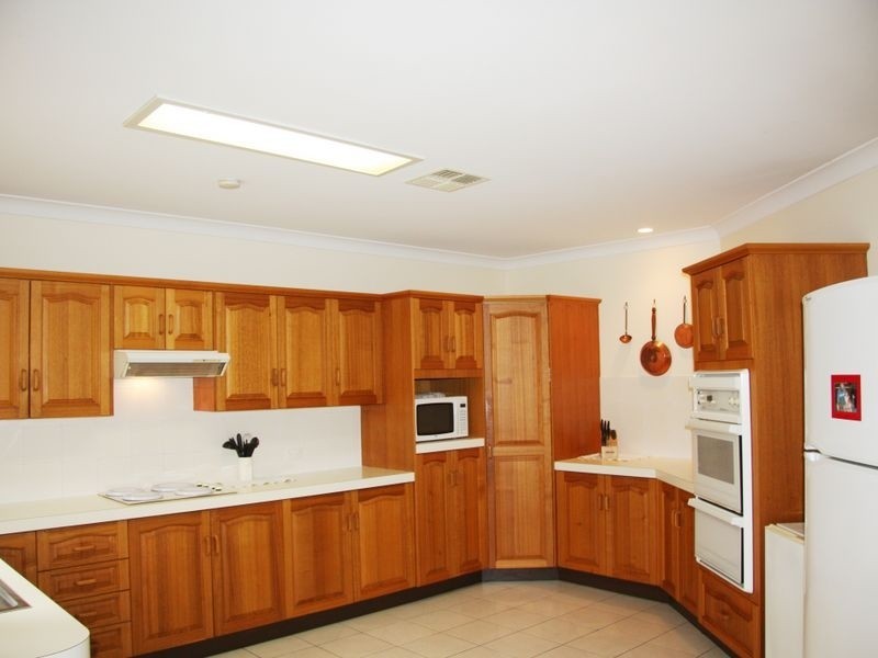 8 Truman Court, Stretton QLD 4116