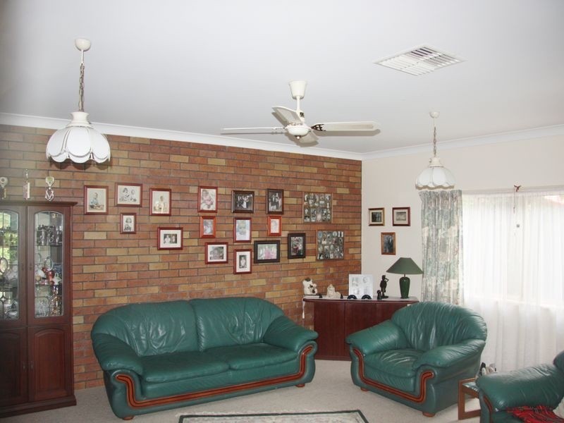 8 Truman Court, Stretton QLD 4116