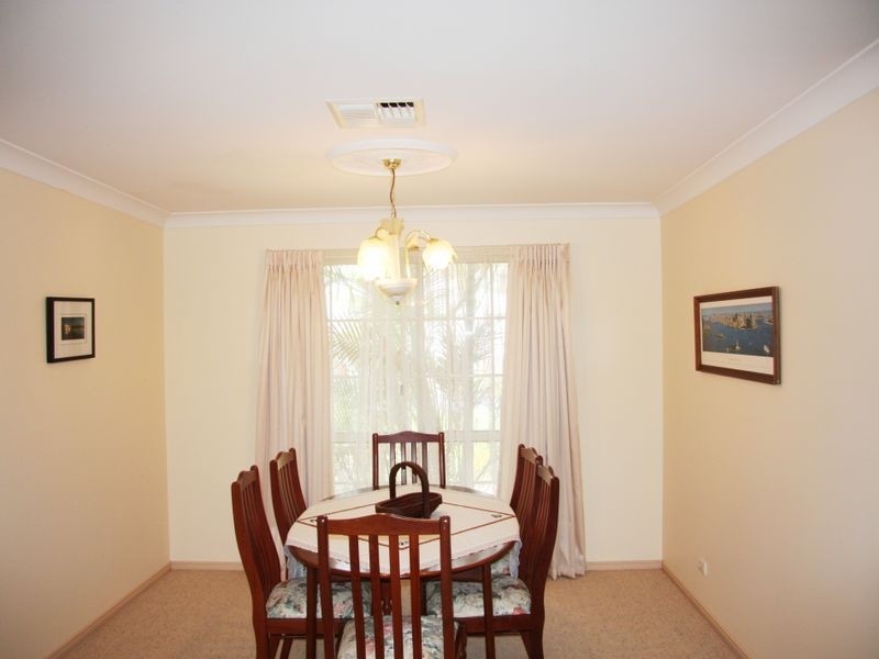 8 Truman Court, Stretton QLD 4116