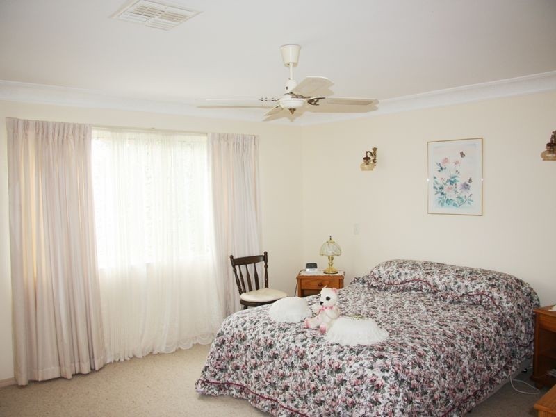 8 Truman Court, Stretton QLD 4116