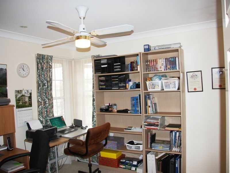 8 Truman Court, Stretton QLD 4116