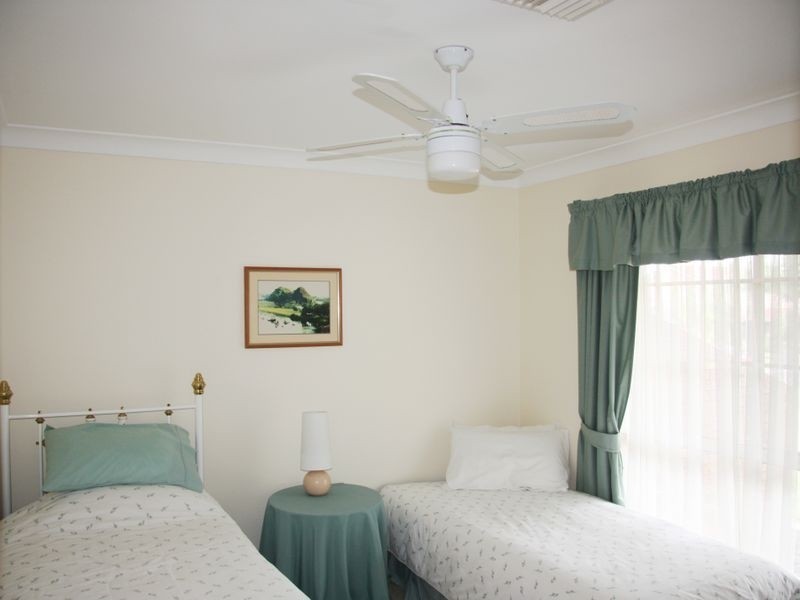 8 Truman Court, Stretton QLD 4116