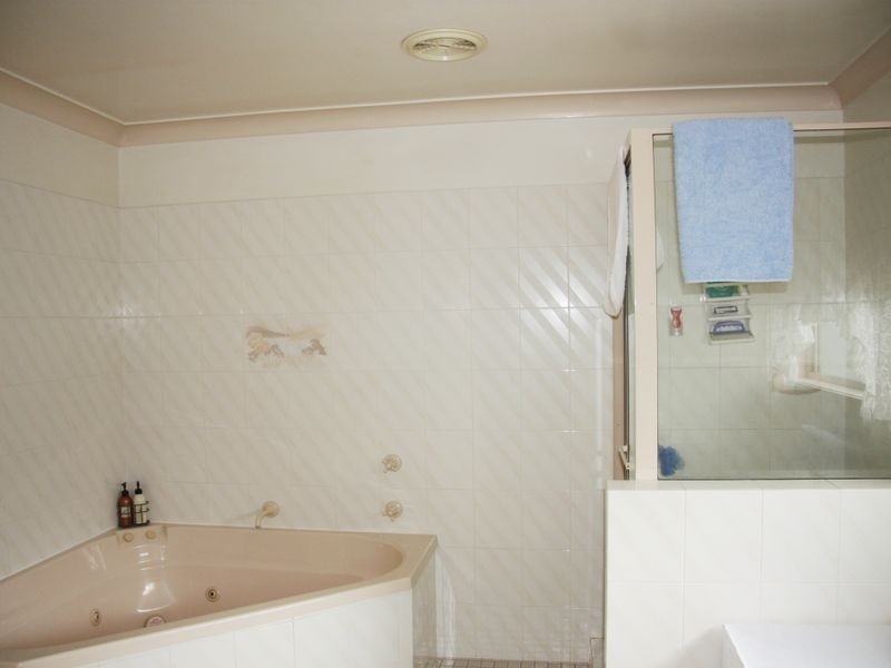 8 Truman Court, Stretton QLD 4116