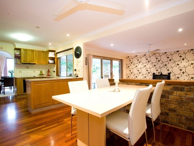 9 Boorala Cr, Eight Mile Plains QLD 4113