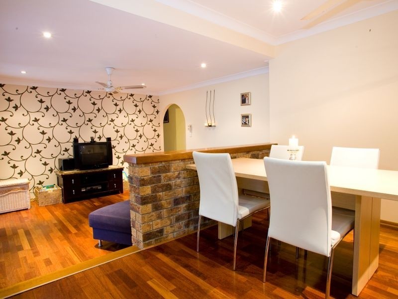 9 Boorala Cr, Eight Mile Plains QLD 4113