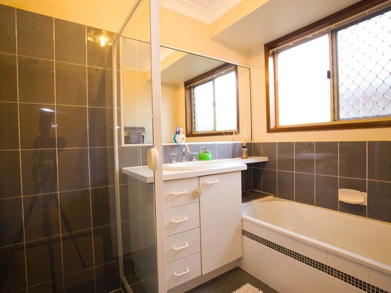 9 Boorala Cr, Eight Mile Plains QLD 4113