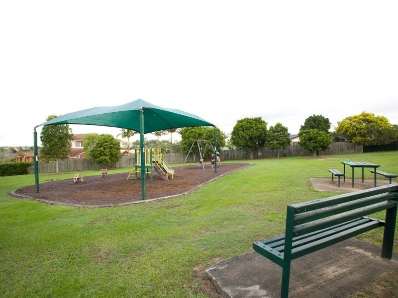 9 Boorala Cr, Eight Mile Plains QLD 4113