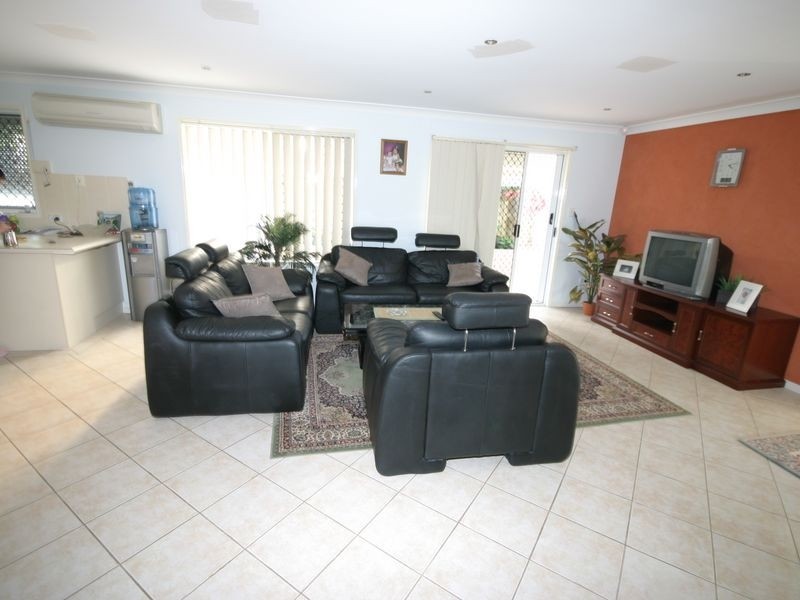 64 Bundabah Dr, Calamvale QLD 4116