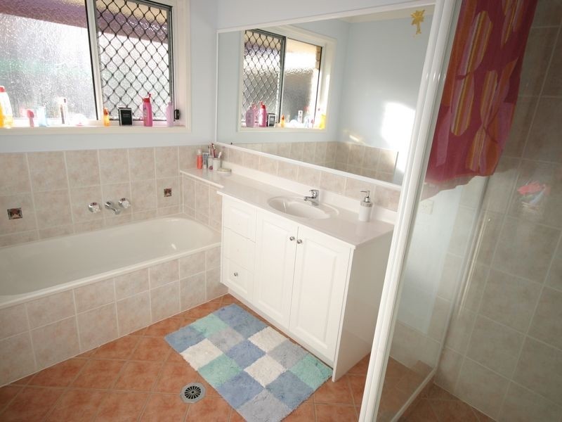 64 Bundabah Dr, Calamvale QLD 4116