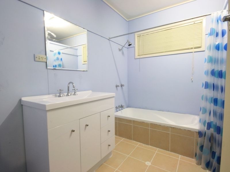 81 Mayes Av, Kingston QLD 4114