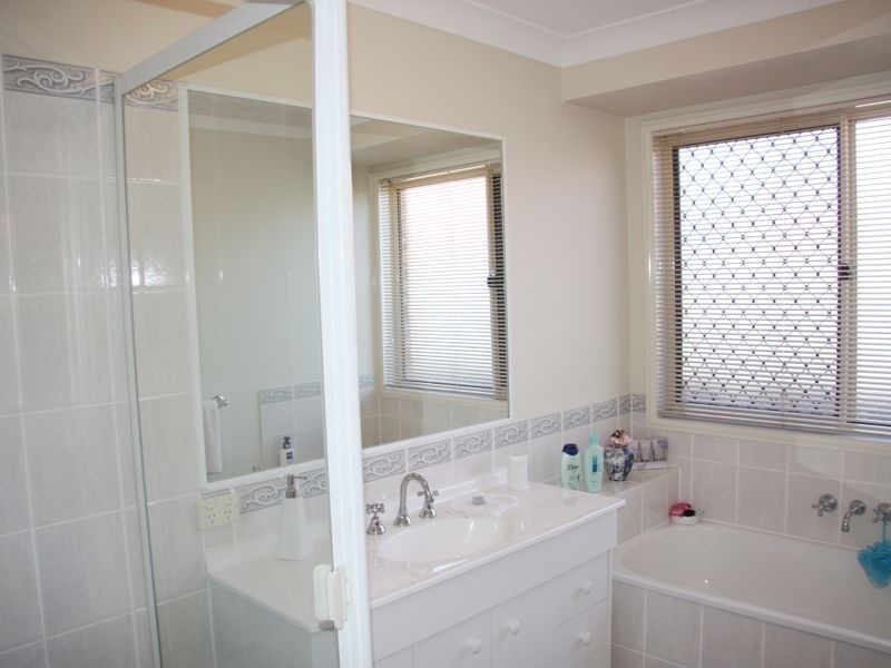 11 Lamington Pl, Parkinson QLD 4115