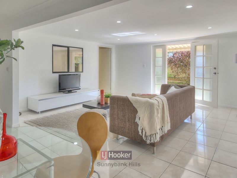 46 Macadamia Street, Macgregor QLD 4109