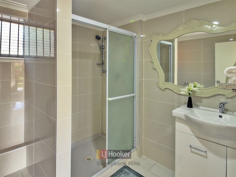 46 Macadamia Street, Macgregor QLD 4109