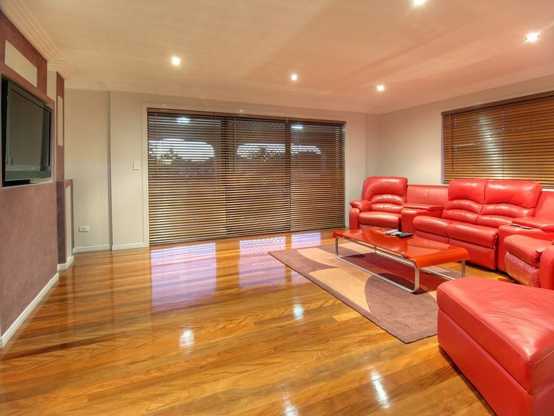 76 Chauvin Street, Robertson QLD 4109