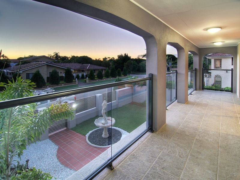 76 Chauvin Street, Robertson QLD 4109