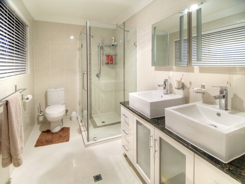 76 Chauvin Street, Robertson QLD 4109