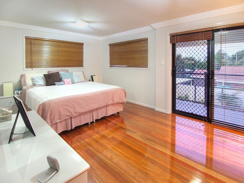 76 Chauvin Street, Robertson QLD 4109