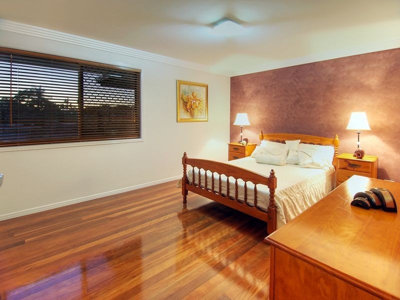 76 Chauvin Street, Robertson QLD 4109