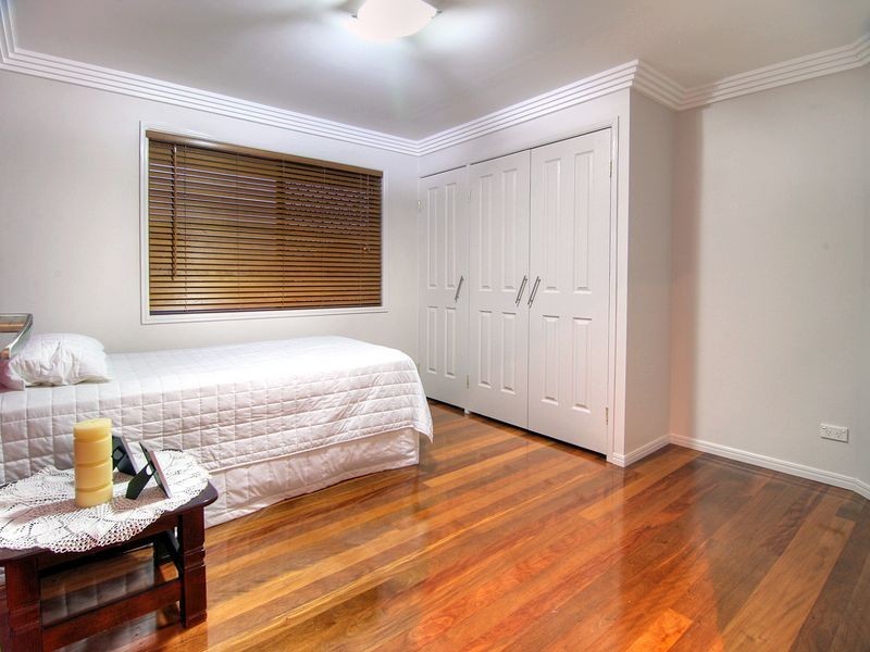 76 Chauvin Street, Robertson QLD 4109