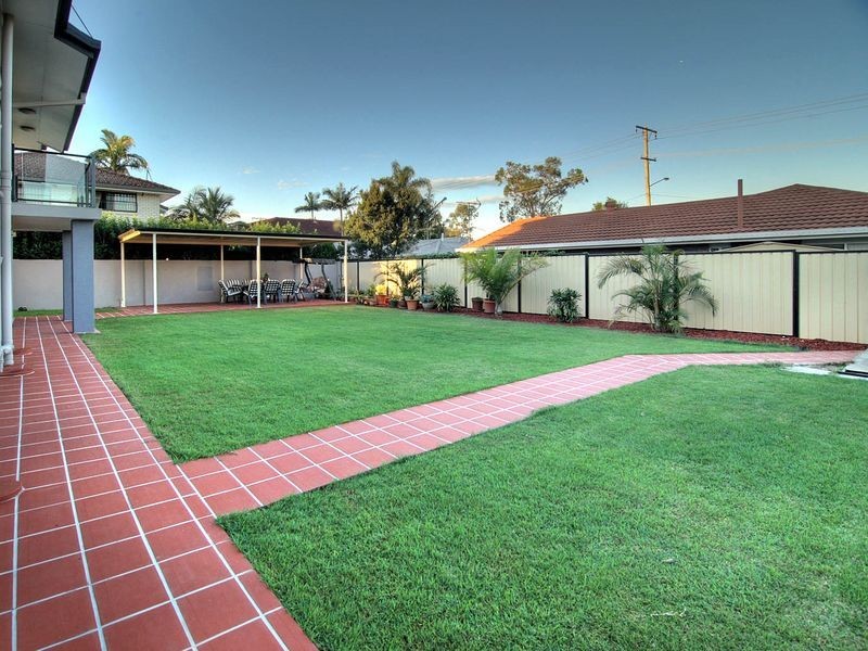 76 Chauvin Street, Robertson QLD 4109