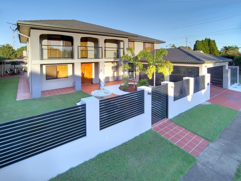 76 Chauvin Street, Robertson QLD 4109