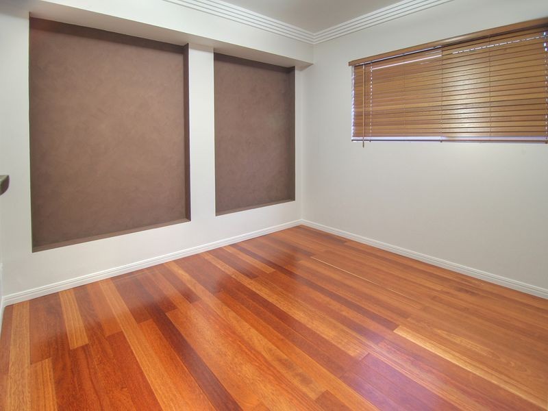 76 Chauvin Street, Robertson QLD 4109