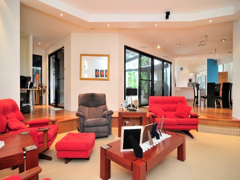 16 Ngairi Close, Eight Mile Plains QLD 4113